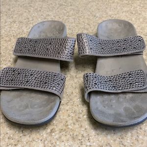 Vionic sandals Gray with Velcro closing. Size 10